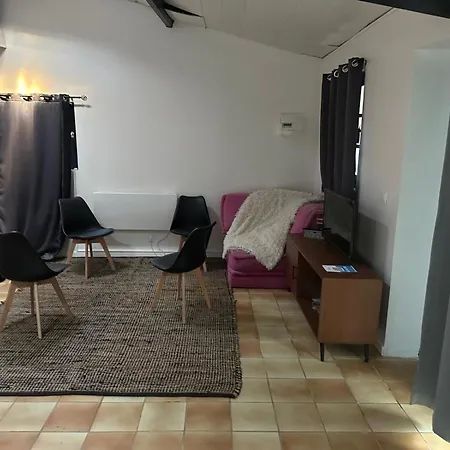 Grand Studio Dans Une Maison Proche De Paris Et Disney 公寓 *